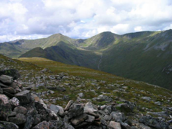 First view of the complete horseshoe with the two Munros